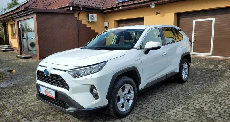 toyota rav4 Toyota RAV4 cena 116900 przebieg: 153998, rok produkcji 2019 z Chęciny